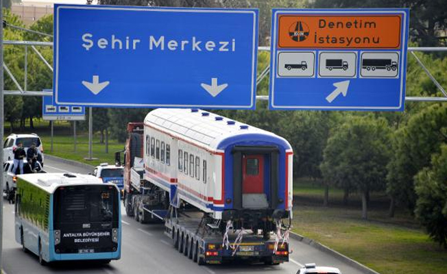 Yıllardır beklenen tren karayoluyla getirildi!