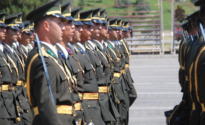 JandarmaYüksek rütbeli subaylar ile öğretmenlere FETÖ operasyonu