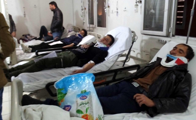Kaçakları taşıyan minibüs, otomobille çarpıştı: 34 yaralı