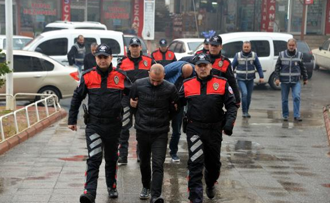 Kredi vaadiyle dolandırıcılık yapan 3 kişi kıskıvrak yakalandı!