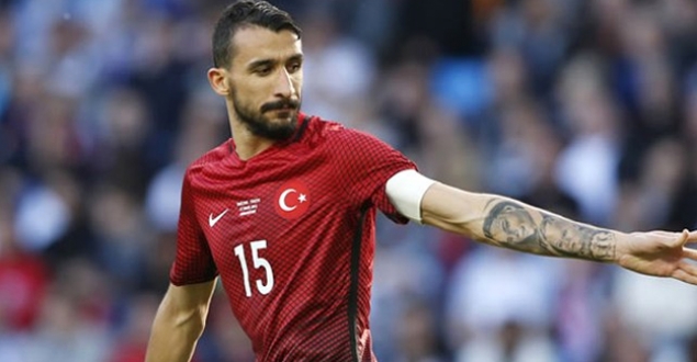 Mehmet Topal'dan Emre Mor'a: Kendine gel, bu hareketlerin hoş değil
