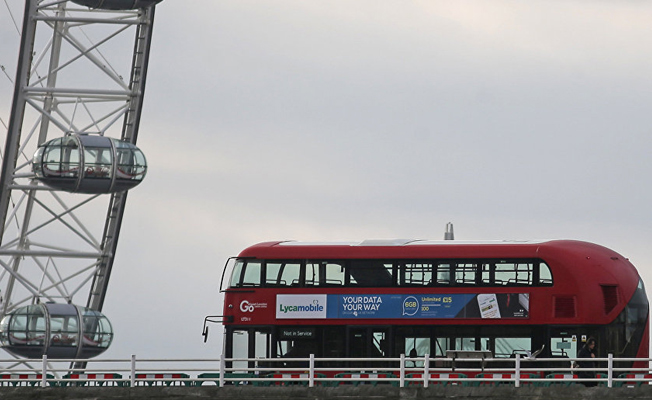 Londra'da halk otobüsünde yolcuların önünde seks yaptılar