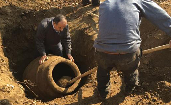 Malatya'da 2 bin yıllık küp bulundu