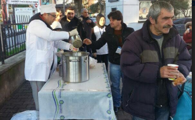 Bakırköy'de hastane önünde sıcak çorba