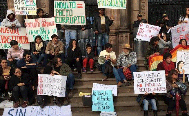 O ülkede eski devlet başkanının affedilmesi protestolarla karşılandı!