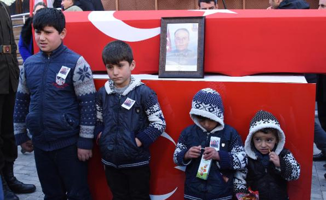 Şehidin çocukları yürek burktu