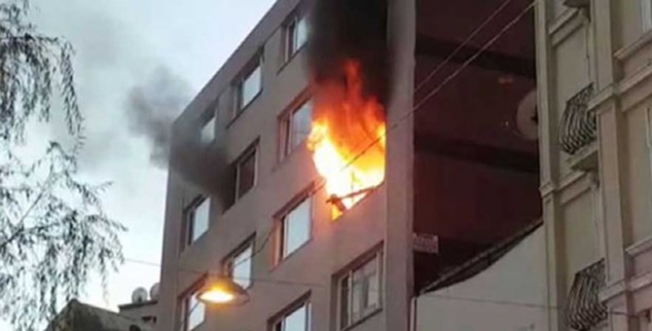 Karaköy'de önce patlama, sonra yangın