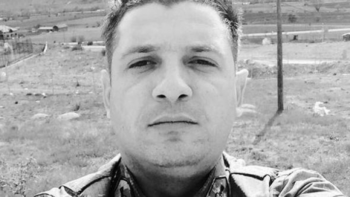 Askerlerin gözü önünde Rus ruleti oynayınca…
