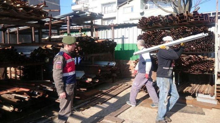 Bunu da yaptılar: 8 tonluk elektrik direği çalındı