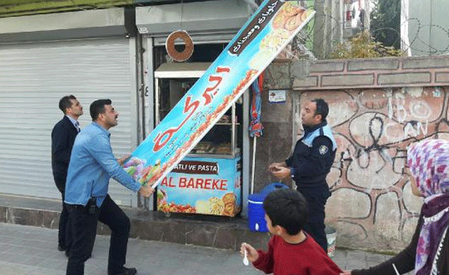 O şehirde Arapça tabelalar kaldırıldı!