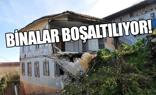 Sürmene denize kayıyor!