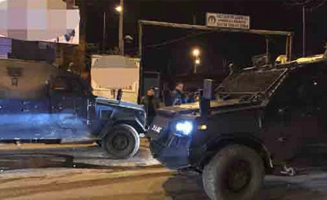 Diyarbakır’da DEDAŞ şubesine patlayıcılı saldırı!