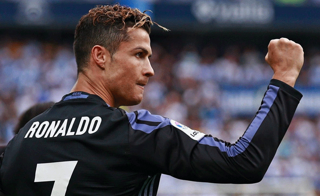 Ronaldo bir kez daha yılın futbolcusu seçildi!