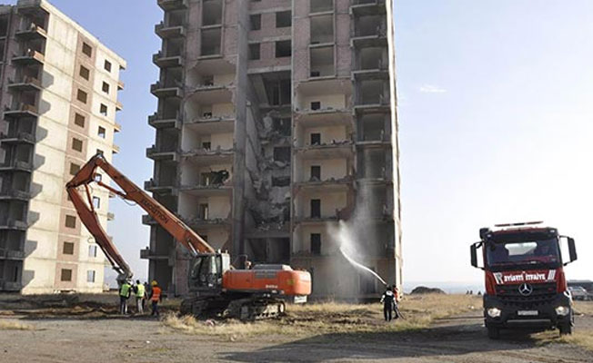 Kırklar Dağı'ndaki konutlar belediyenin kontrolünde yıkılıyor!
