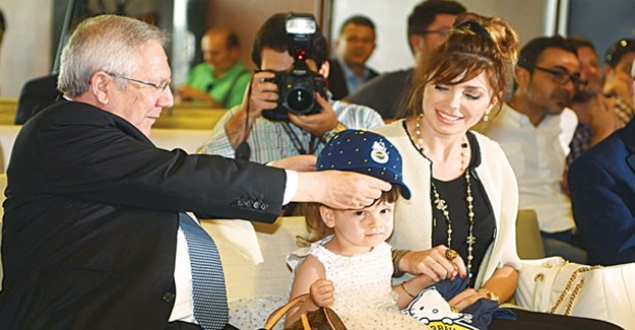Elini bırakma Aziz Bey, ağlar