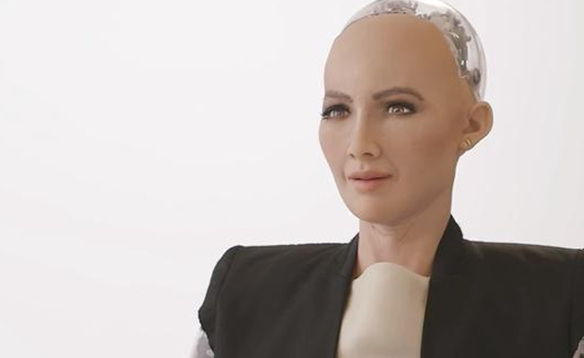 Bahçeli’nin tepki gösterdiği ve insanlığı yok edeceğini söylediği ‘Sophia’ adlı robot konuştu