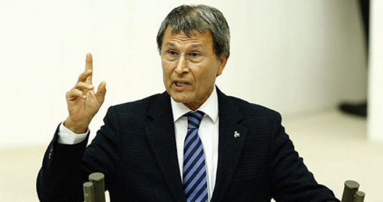 İYİ Partili Halaçoğlu kaza geçirdi