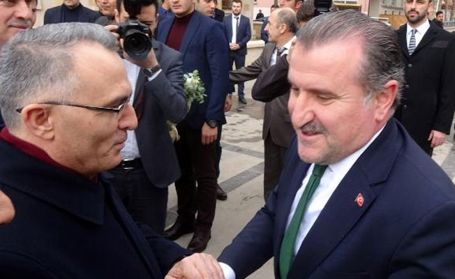Bakan Bak: Bakanlık olarak gençlerimizin emrindeyiz!