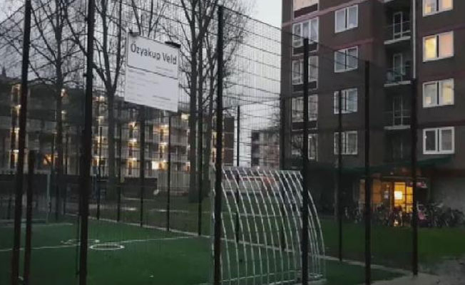 O futbolcunun ismi Hollanda'da bir futbol sahasına verildi!