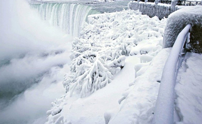 Niagara Şelalesi dondu, görüntüler nefes kesti!