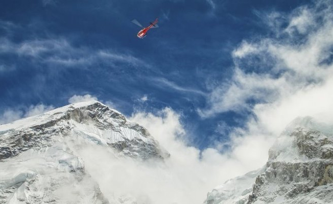 Nepal, Everest’e tek başına tırmanmayı yasakladı