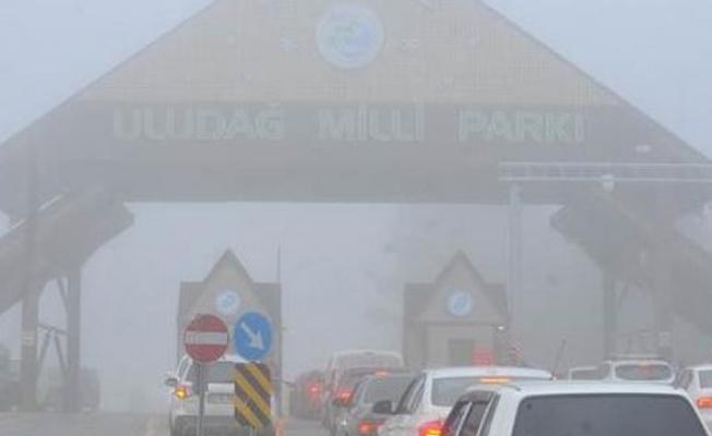 Uludağ'da 10 kilometre kuyruk oluştu