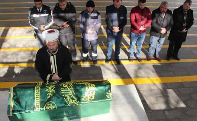 Cesedi valizde parka atılan 5 aylık bebeğin cenazesi!