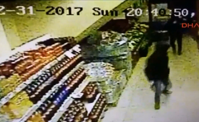 Soyguncular polisi görünce silahlarını bırakıp kaçtı