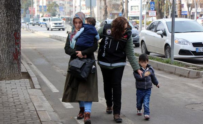 Çift, çocuklarıyla birlikte gözaltında!