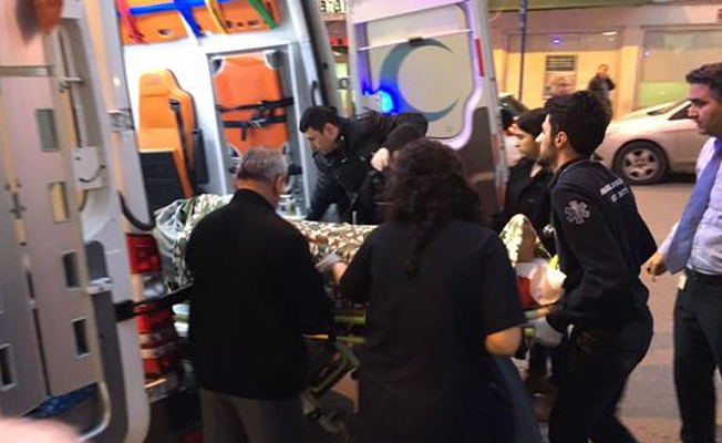 Eşini, yatak odasında bir erkekle yakaladı... Dehşet saçtı
