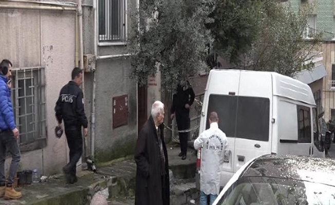 Polis memuru evinde ölü bulundu