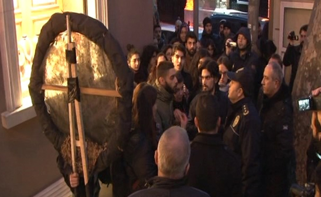 İran Başkonsolosluğu'nun önü karıştı: 15 gözaltı