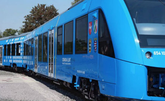 Yolcu treni ile kamyon çarpıştı: 12 ölü 268 yaralı