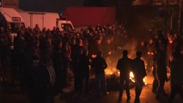 İstanbul’da hareketli anlar: TIR’larla kapattılar