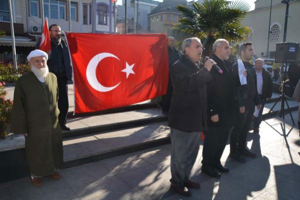 Bandırma'da CHP’lilerin 'Diyanet' eleştirilerine tepki eylemi