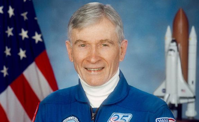 İki kez Ay'a giden astronot John Young hayatını kaybetti!
