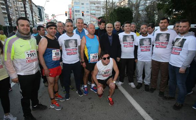 Özgecan Aslan'ın fotoğrafının olduğu tişörtlerle koştular!