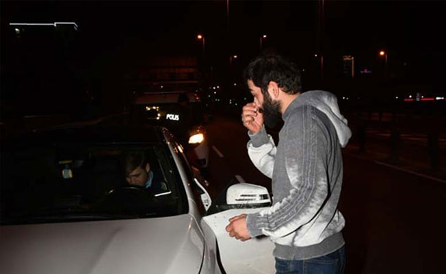 Ufuk Bayraktar, benzini bitince yolda kaldı, polislerden borç aldı!