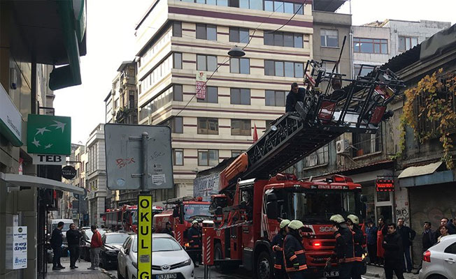 Karaköy'de yangın!