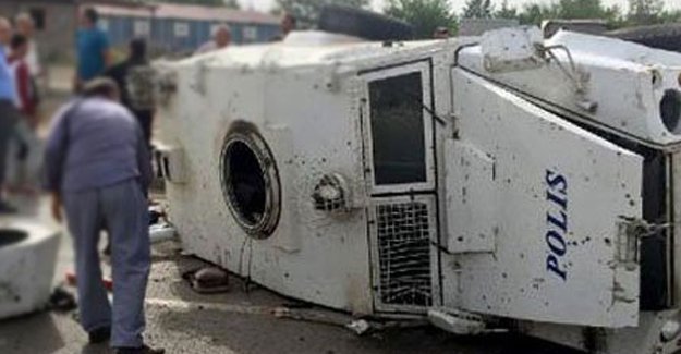Hakkari'de zırhlı araç kaldırımda yürüyen 2 öğrenciye çarptı