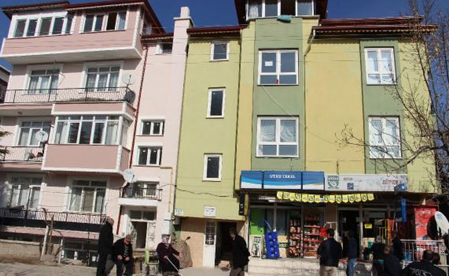 Çatıdan diğer binaya geçerken düşen kadın hayatını kaybetti!