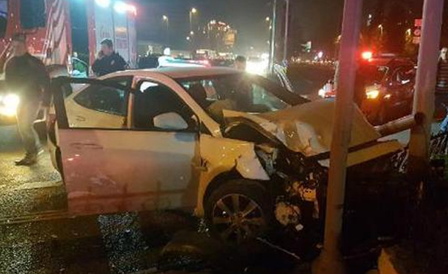 Fatih'te trafik kazası: 1'i kadın 3 yaralı
