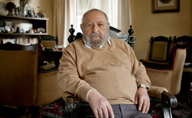 Ünlü  yazar hayatını kaybetti!
