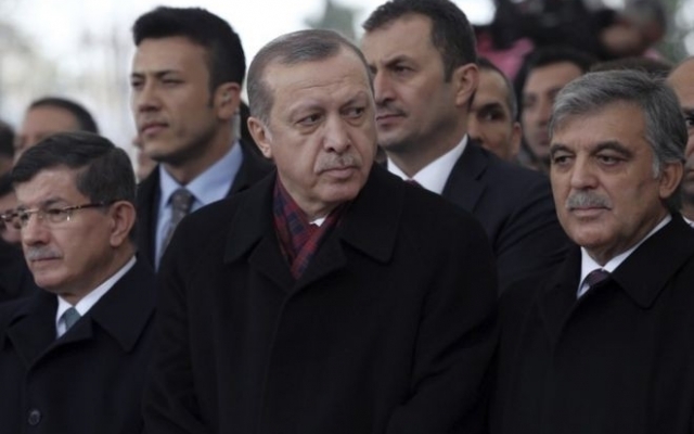 ‘AKP yeni yola girdi: Trenden inenler ve devam edenler’