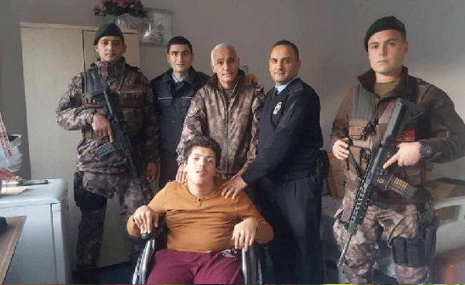 Trabzon'da polislerden ALS hastası Eren'e sürpriz ziyaret