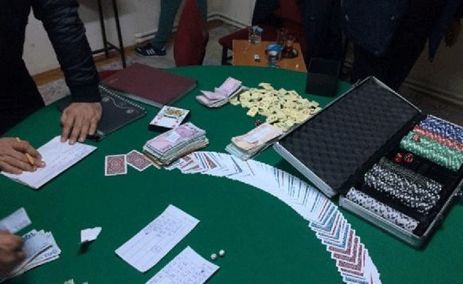 Kumarhaneye çevrilen eve polis baskını