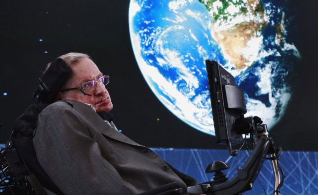 Stephen Hawking: Onlara Venüs'e gitmelerini söyleyin!