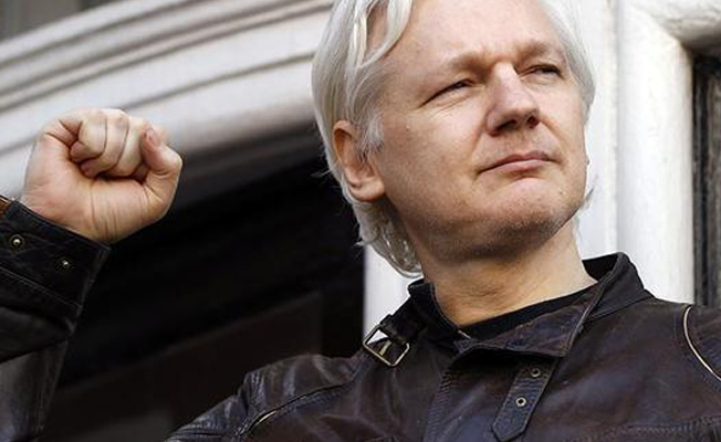Ekvador, Assange'a vatandaşlık verdi