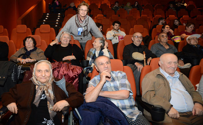 Huzurevi sakinleri ‘Ayla’yı izledi