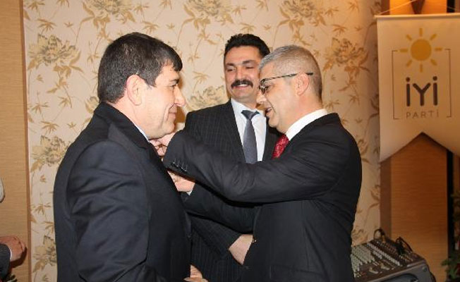 İYİ Parti Amasya'da 74 kişiye parti rozeti takıldı
